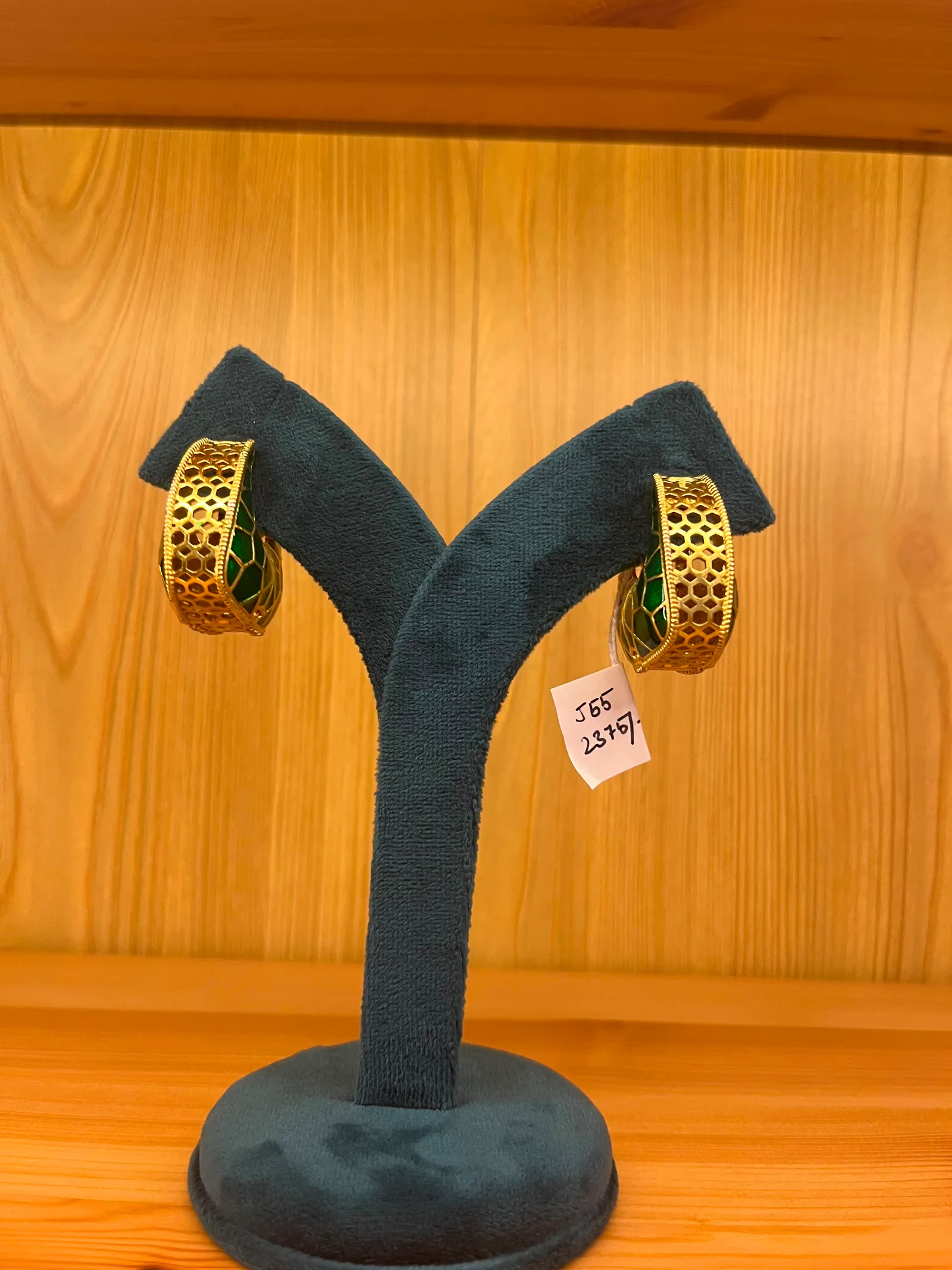 Beyond Jewellery: Completing Your Ethnic Look with the Right Accessories