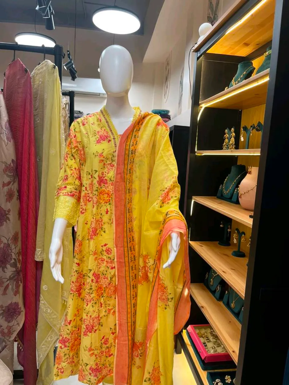 Smart and Stylish: Ethnic Wear for Internships and First Jobs