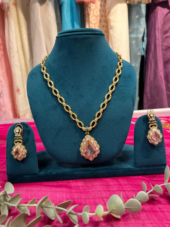 Gold Pink Stone Pendant Set