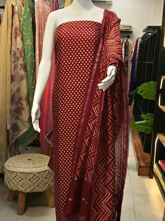 Maroon Printed Unstitched Dress Material (D439)